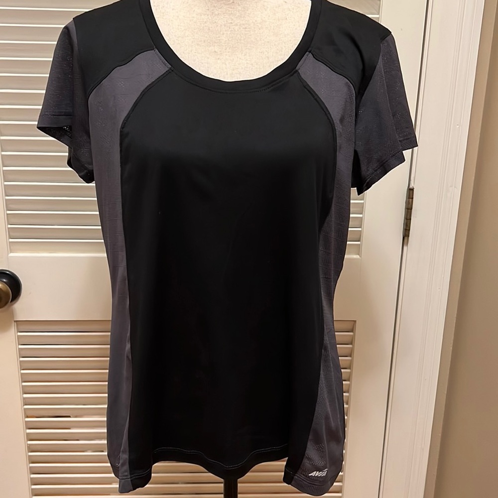 Avia Running \ Sports \ Work-out \ Athletic Top in Black and Grey, Size X Large